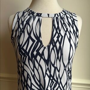 Banana republic Geo print sleeveless top stretch knit navy white size small EUC